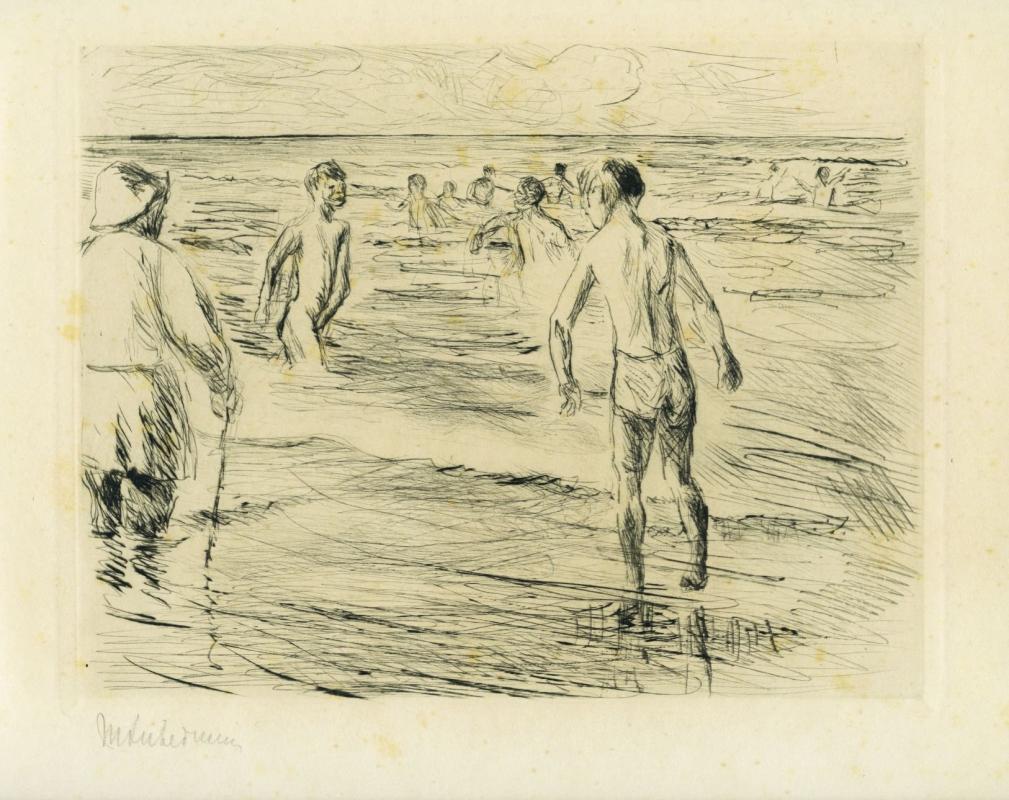 Eine Gruppe Jungen, offenbar aus einem Erholungsheim, in die begüterte Familie ihre Kinder schickten, badet unter Aufsicht im vermutlich noch kalten Meer. Zumindest prüft der Junge vorn rechts vorsichtig mit dem großen Zeh die Wassertemperatur.